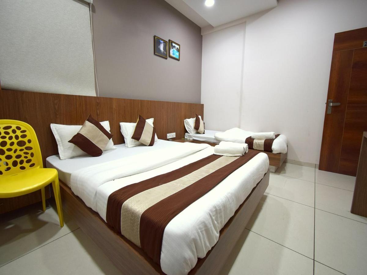 Hotel Embassy Kalol エクステリア 写真
