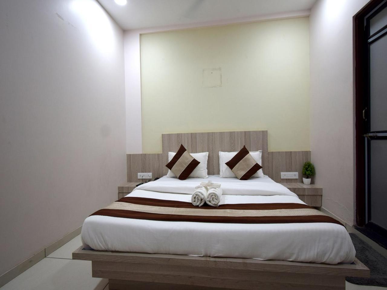 Hotel Embassy Kalol エクステリア 写真