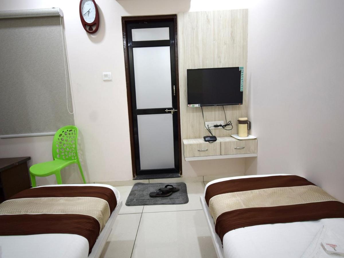 Hotel Embassy Kalol エクステリア 写真